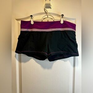 26- Lululemon speed up short black & purple